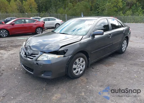 2010 Toyota Camry Le z USA, uszkodzony, nr VIN 4T4BF3EK2AR003318